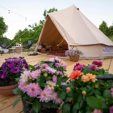 U Basi Glamping *